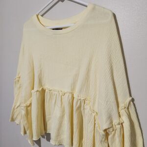 Versona Top Size XS Yellow Relax Fit Flutter Sleeve.   New
